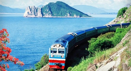 Đoàn tàu du lịch mang tên “Kết nối di sản miền Trung” nối Huế - Đà Nẵng